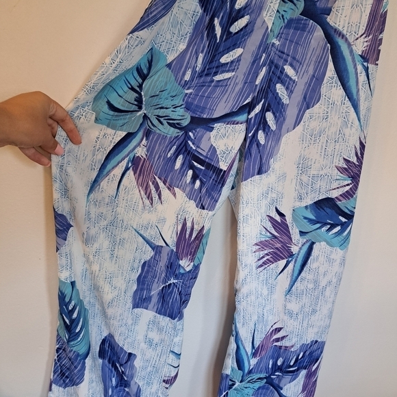 JAPNA White + Blue Tropical Leaf Floral Romper Jumpsuit Cut Out Size Small - Picture 4 of 9